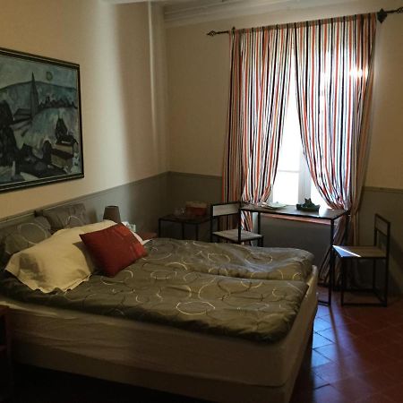 Bed and Breakfast Les Hirondelles Argeliers Exterior foto